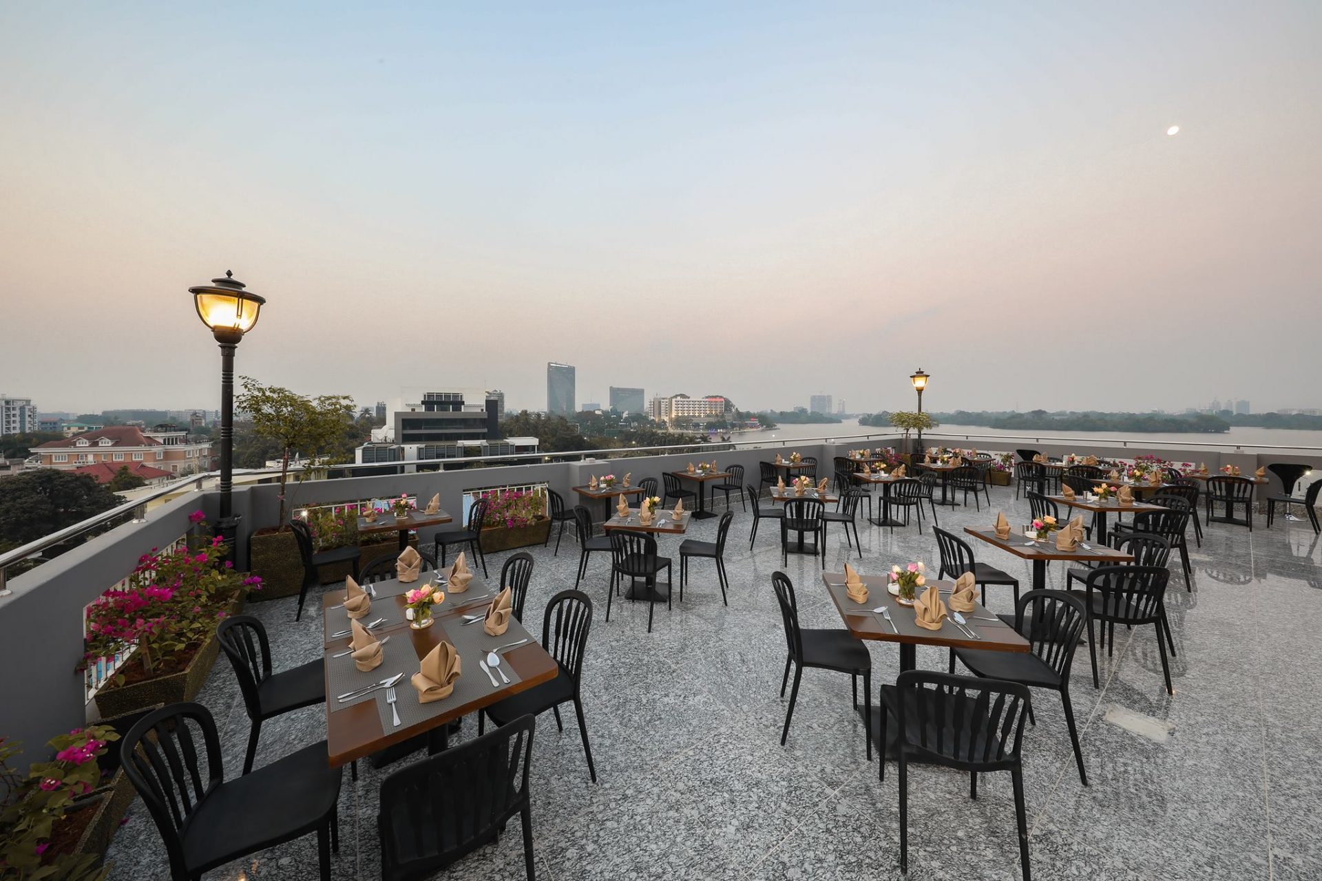 8 rooftop bars & restaurants worth visiting MYANMORE